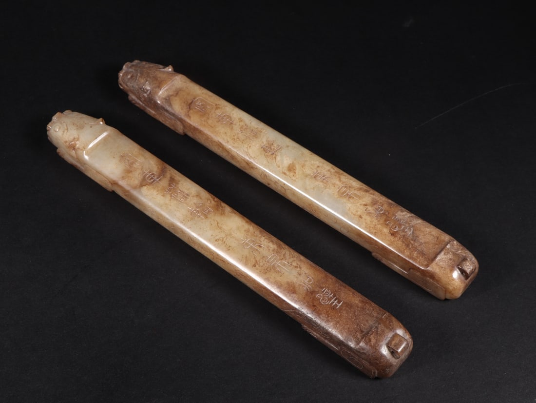 A Pair of Exquisite White Jade With Inscription Paper Weight (1 of 9)