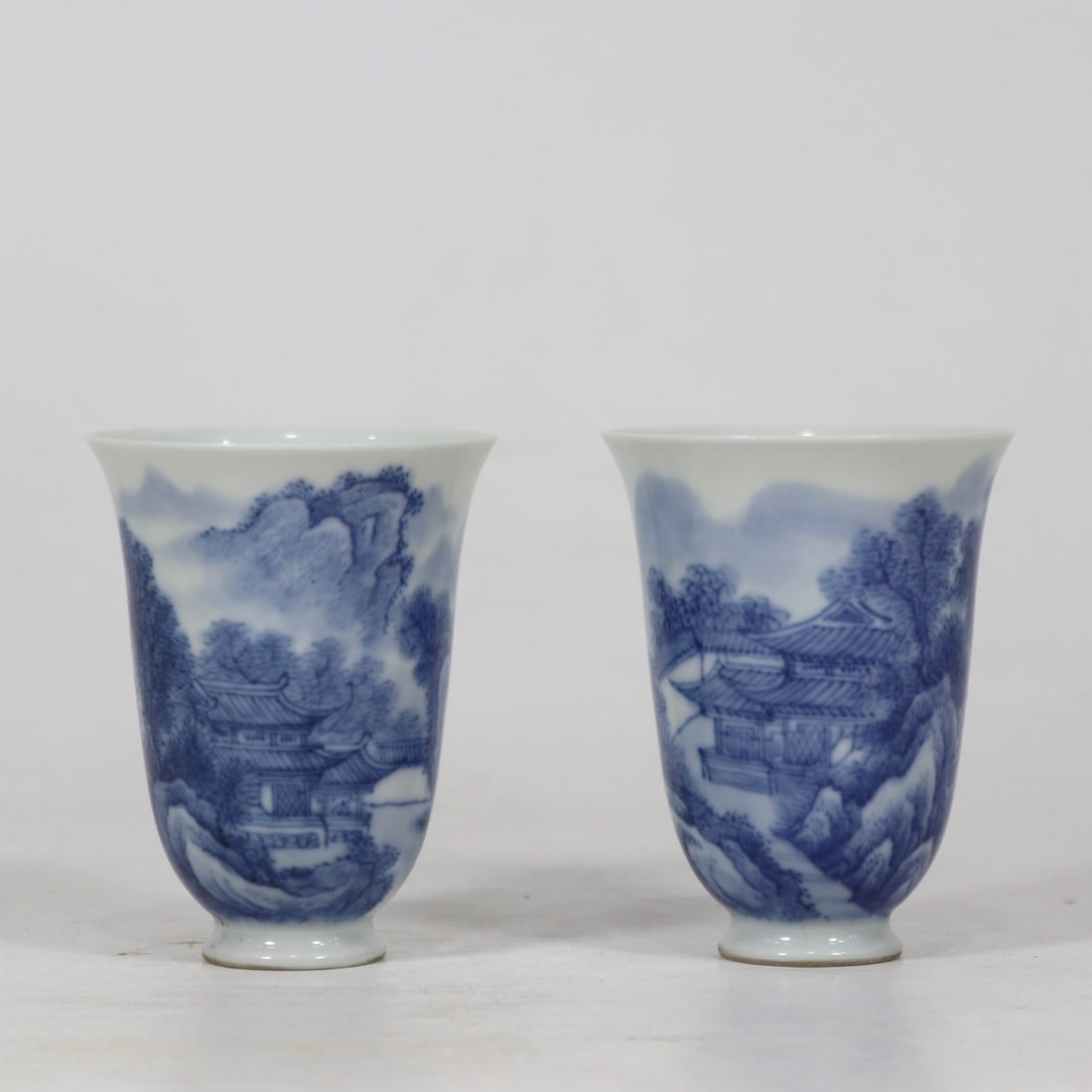 A Pair of Exquisite Blue and White Landscape Pattern Cup (1 of 9)