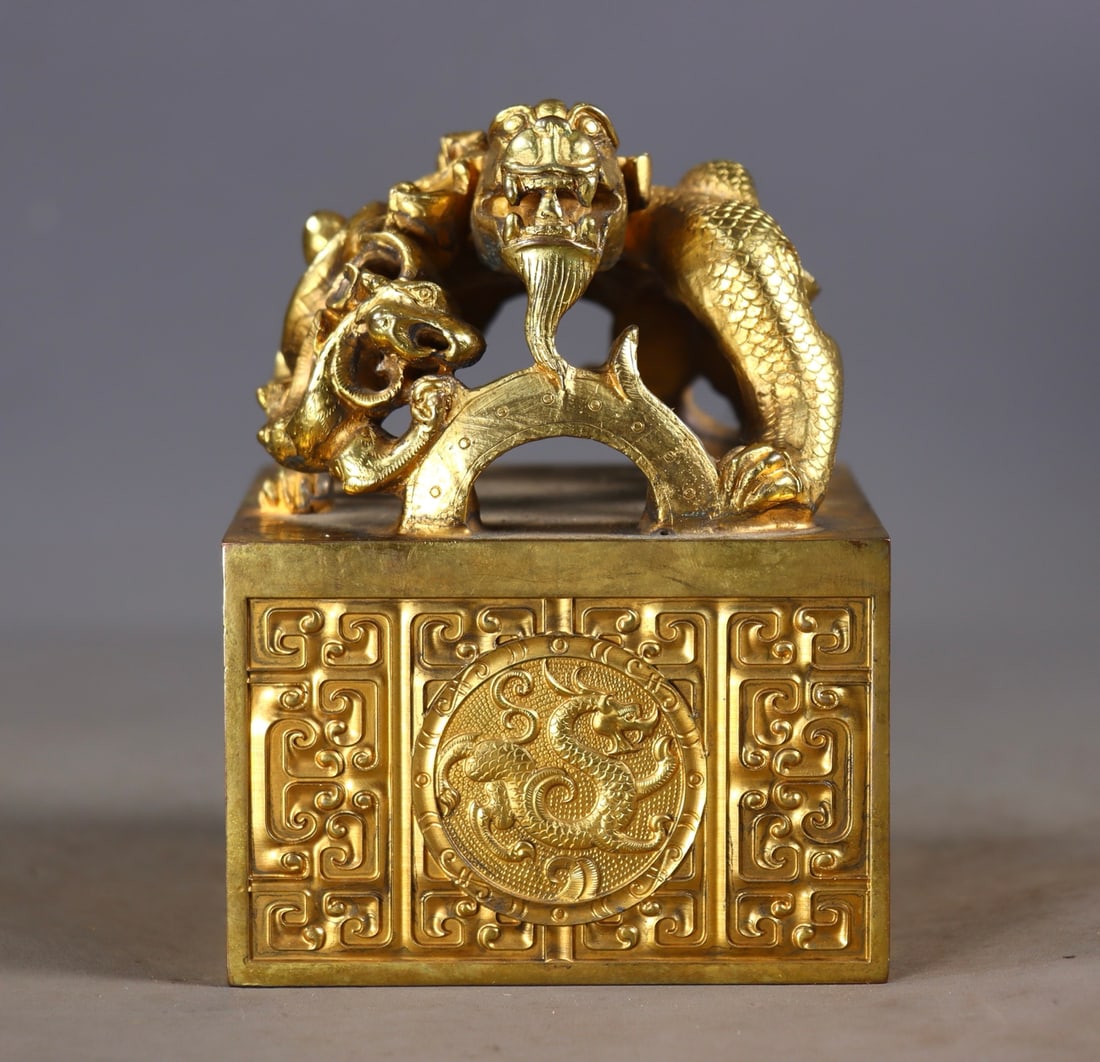An Exquisite Gilt Bronze Dragon Pattern Seal (1 of 9)