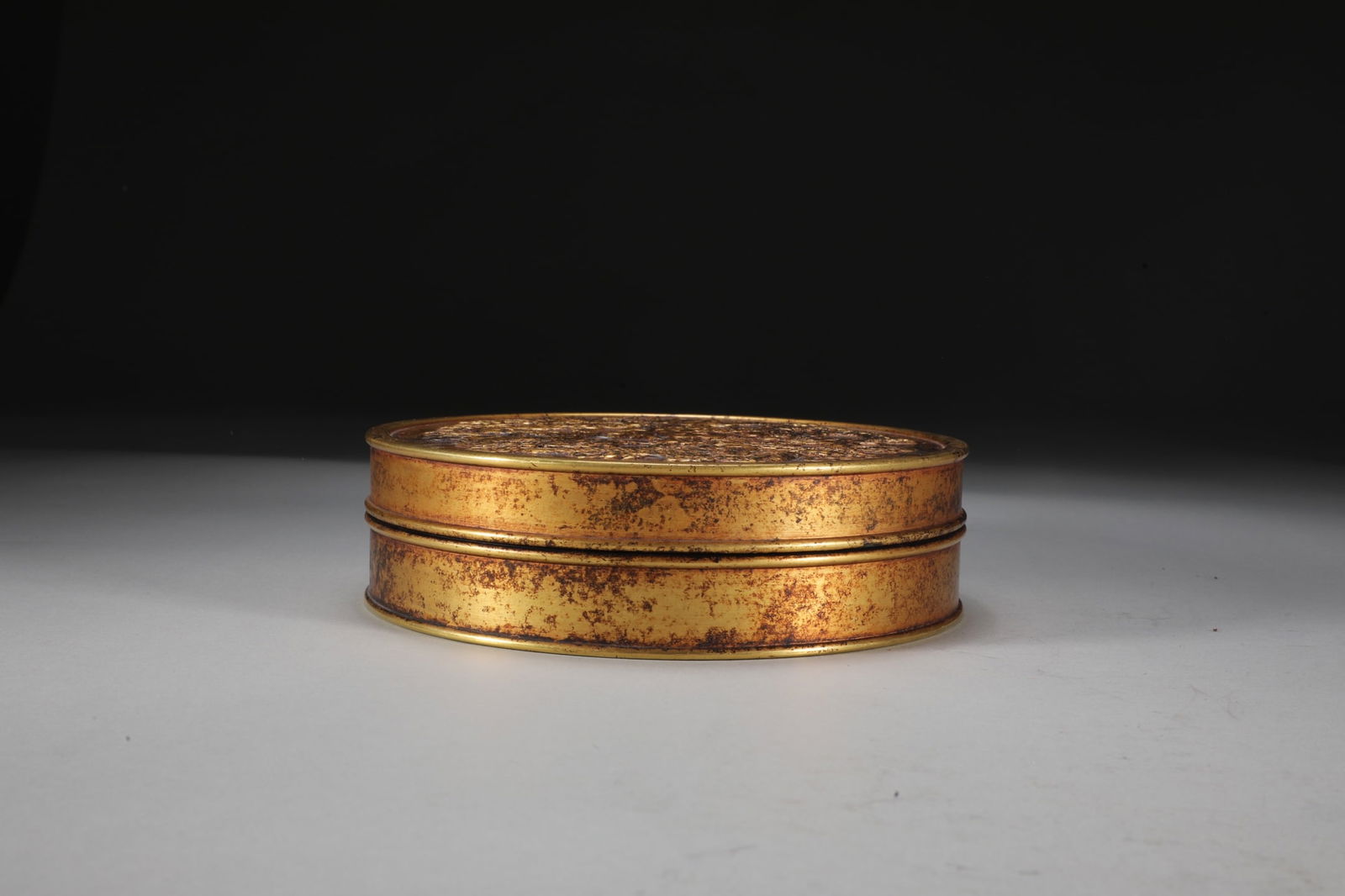An Exquisite Gilt Bronze Dragon Pattern Box - 2