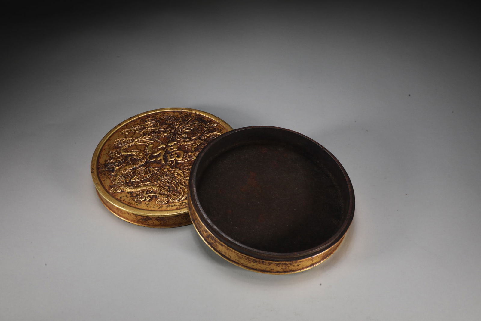 An Exquisite Gilt Bronze Dragon Pattern Box - 3