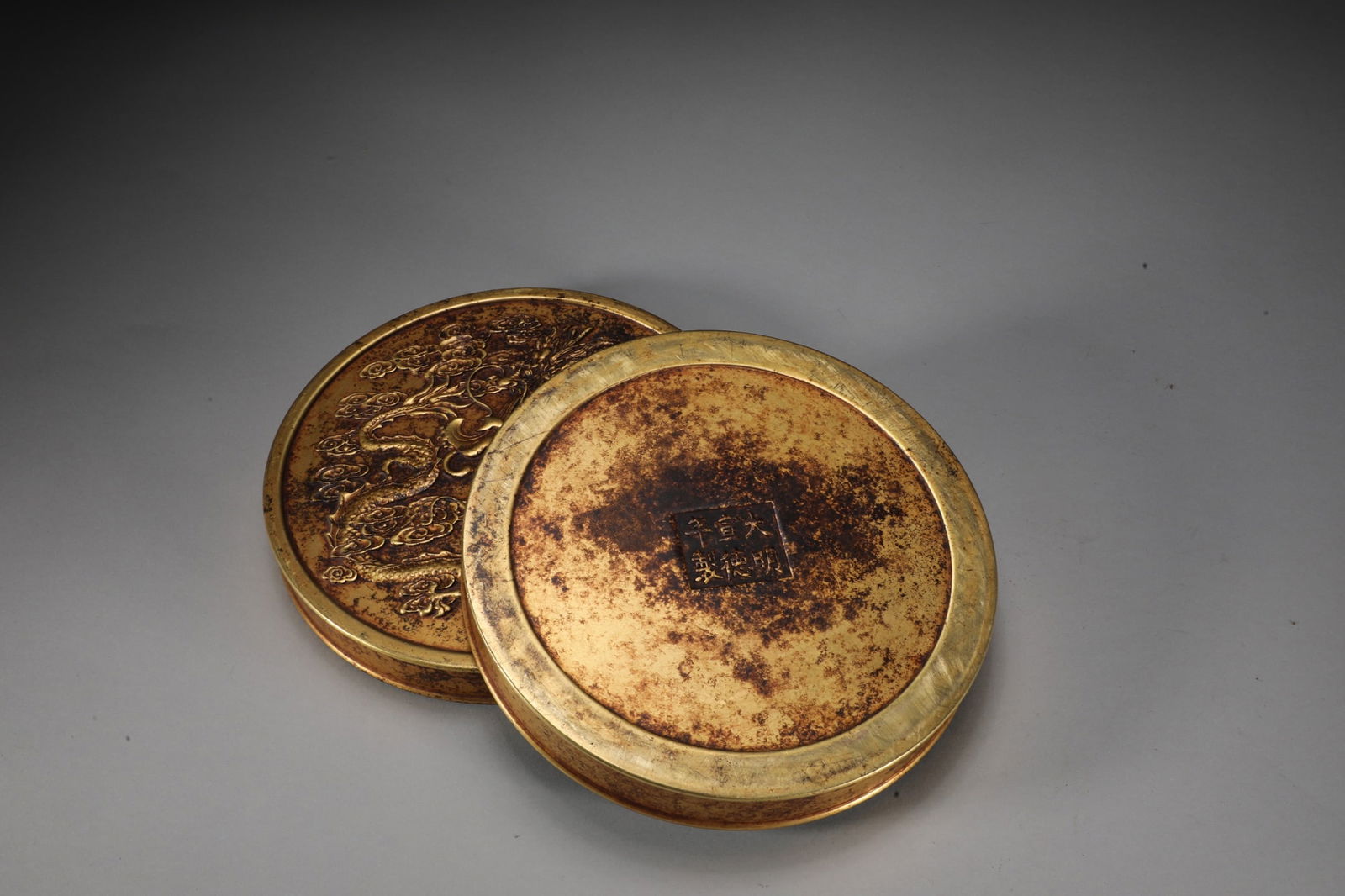 An Exquisite Gilt Bronze Dragon Pattern Box - 4