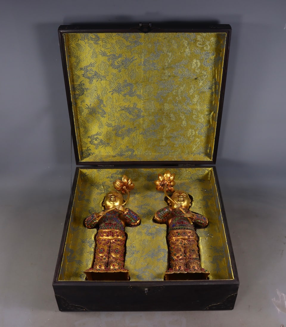 A Pair of Exquisite Gilt Bronze Inlaid Gems Figure Ornament (1 of 9)