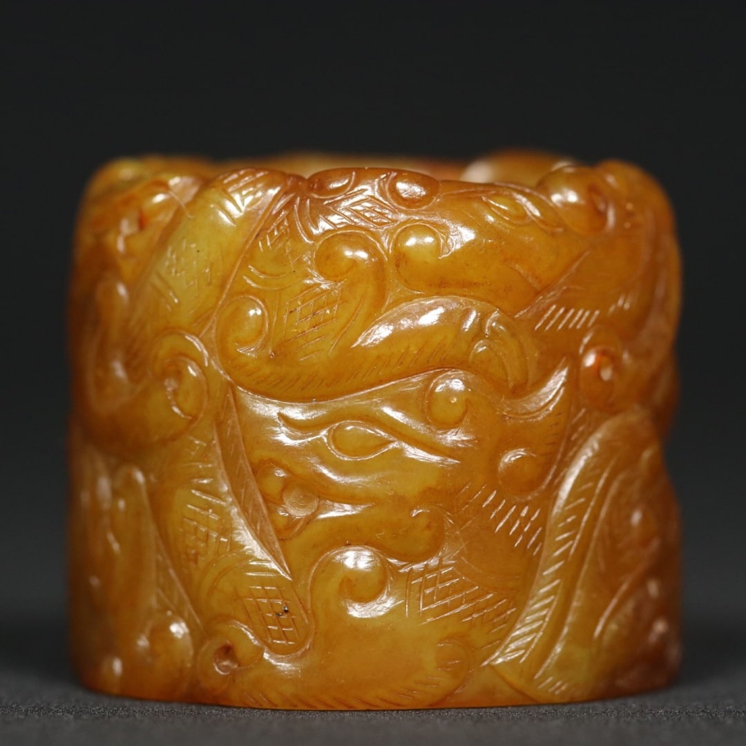 An Exquisite White Jade Dragon Pattern Ring - 7