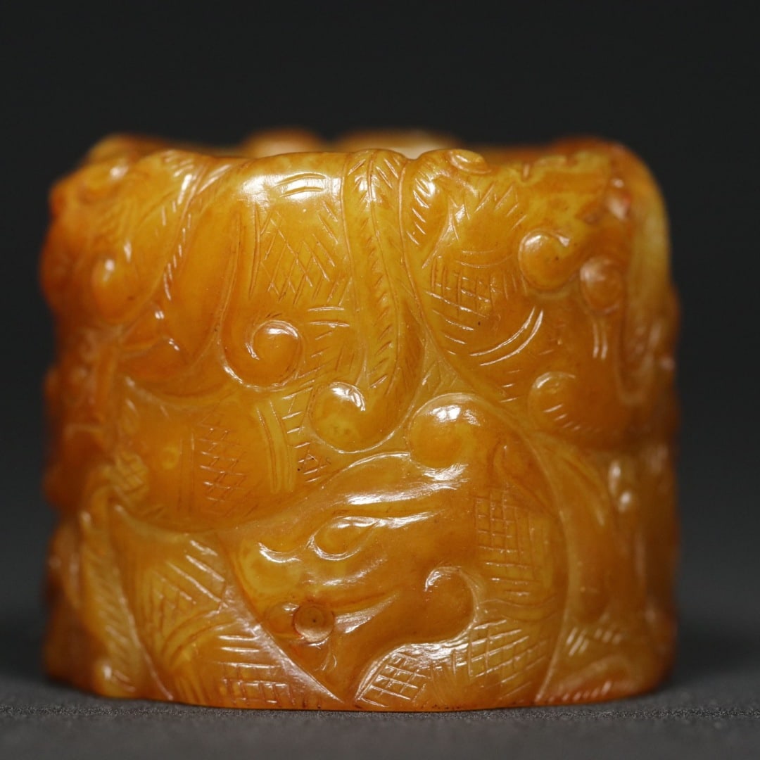 An Exquisite White Jade Dragon Pattern Ring - 8