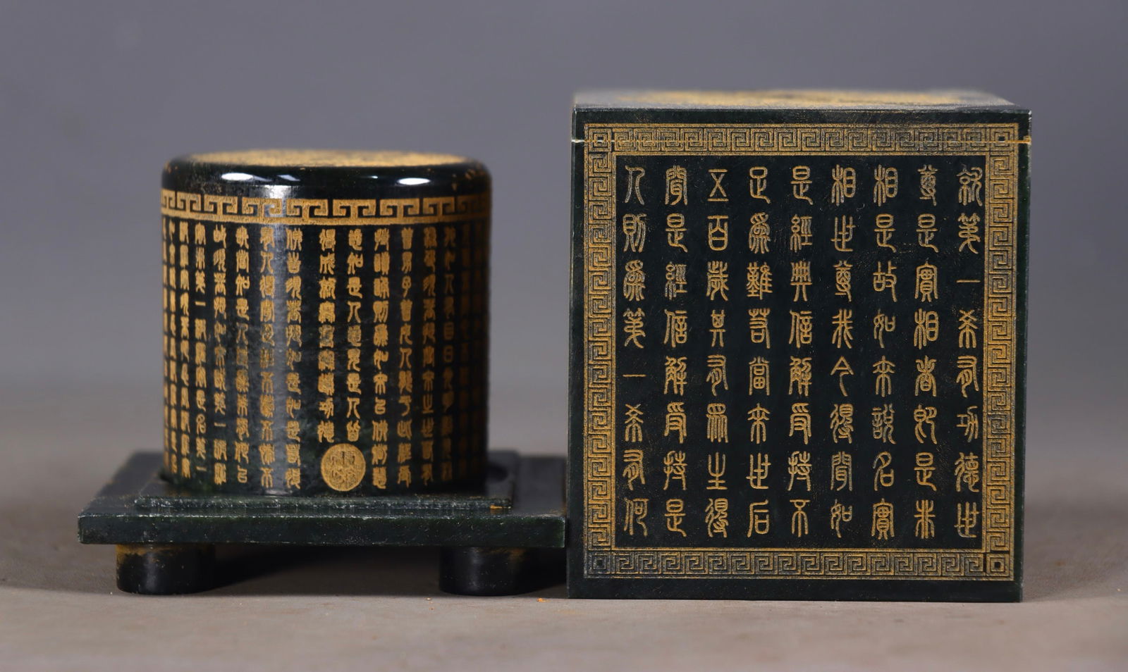A Set of Fine Black Jade Dragon Pattern with poem Seal: A Set of Fine Black Jade Dragon Pattern with poem Seal Qing Dynasty, China Size:3.9in3.1inx3.1in Size:2.4inx2.2in Weight:1021g青玉刻字印章一盒