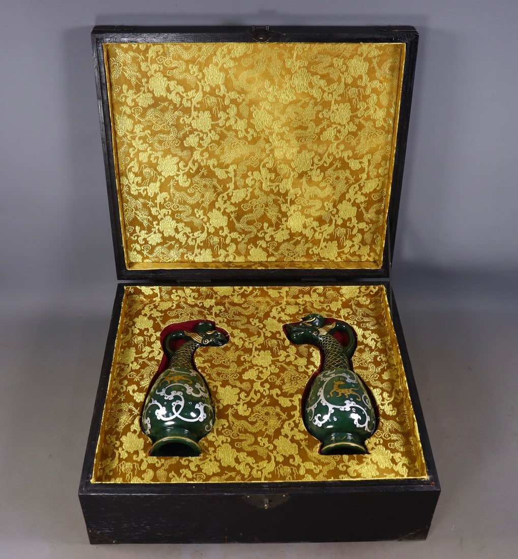 A Pair of Exquisite Jasper Gilt Painted Color Dragon and Phoenix Pattern Ewer: A Pair of Exquisite Jasper Gilt Painted Color Dragon and Phoenix Pattern Ewer Qing Dynasty, China Size:9.3inx3.7inx3in Size:8.9inx3.5inx3in