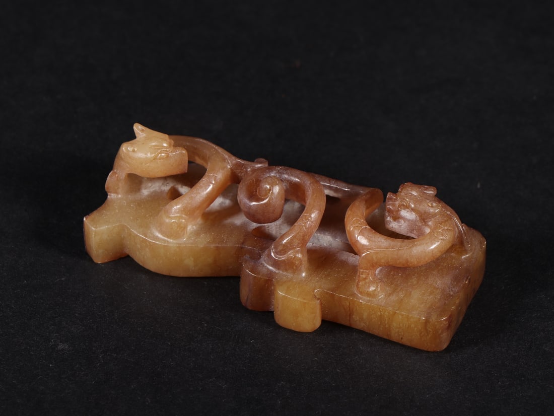 An Exquisite White Jade Dragon Pattern Paper Weight (1 of 9)