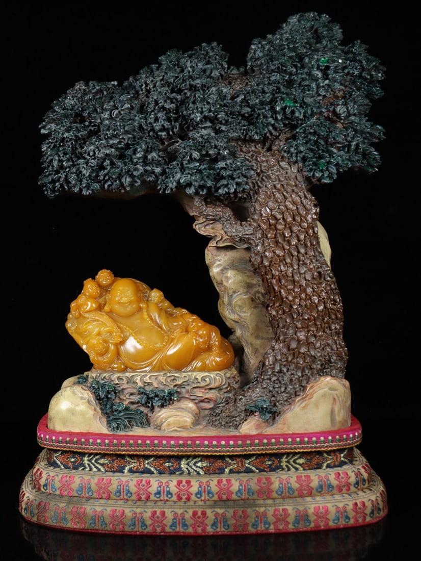 An Exquisite Tianhuang Stone Statue of Maitreya Buddha Ornament (1 of 12)