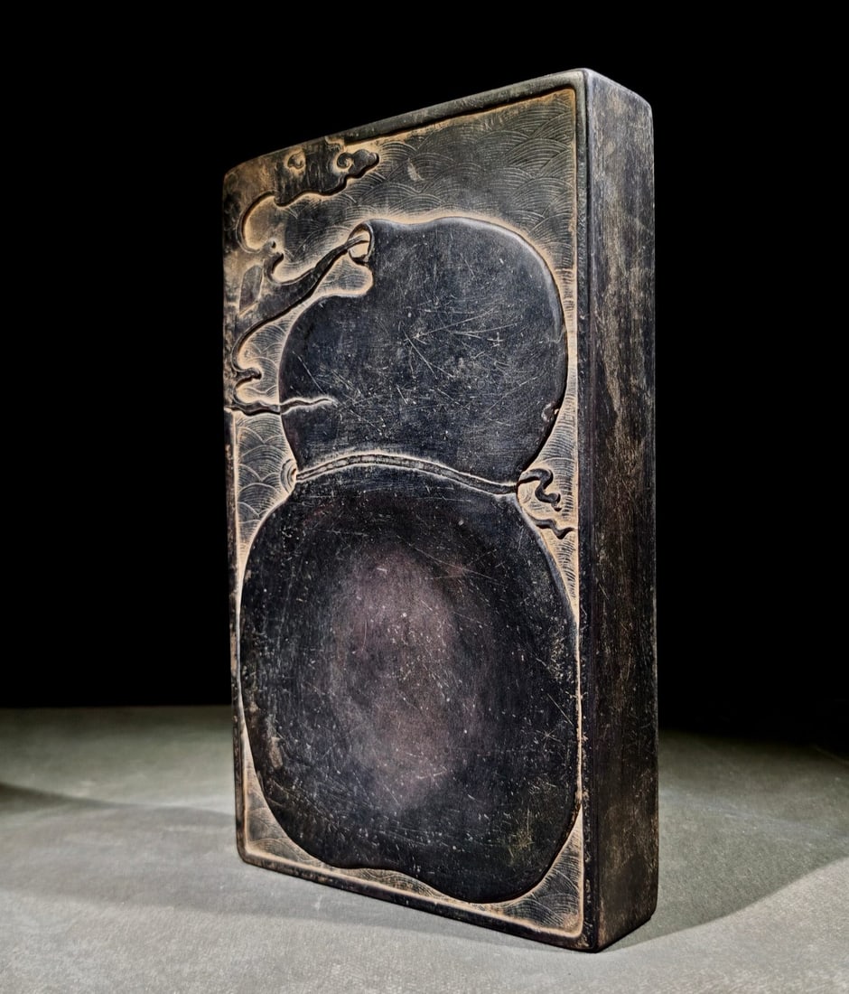 An Exquisite Seawater Pattern Inkstone (1 of 9)