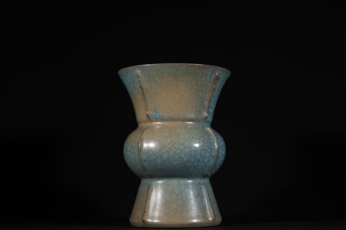 An Exquisite Blue and White Phoenix Pattern Jar (1 of 20)