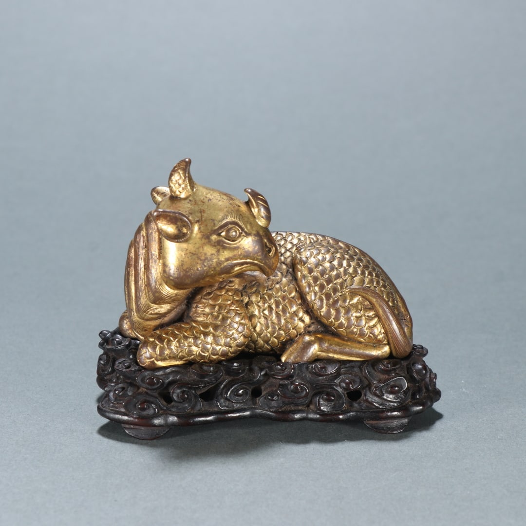 An Exquisite Bronze Gilt Auspicious Beast Ornament (1 of 9)