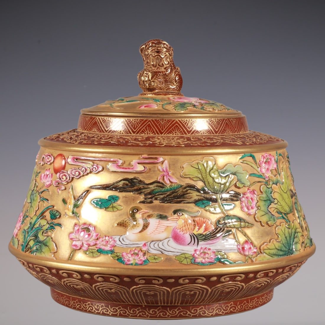 An Exquisite Enamel Flower and Bird Pattern Lotus Pattern Tea Caddy (1 of 8)