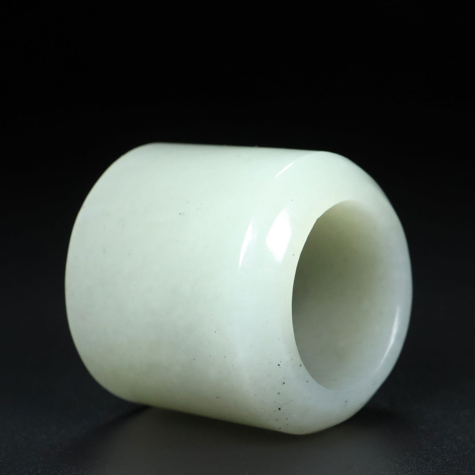 An Exquisite White Jade Ring - 2