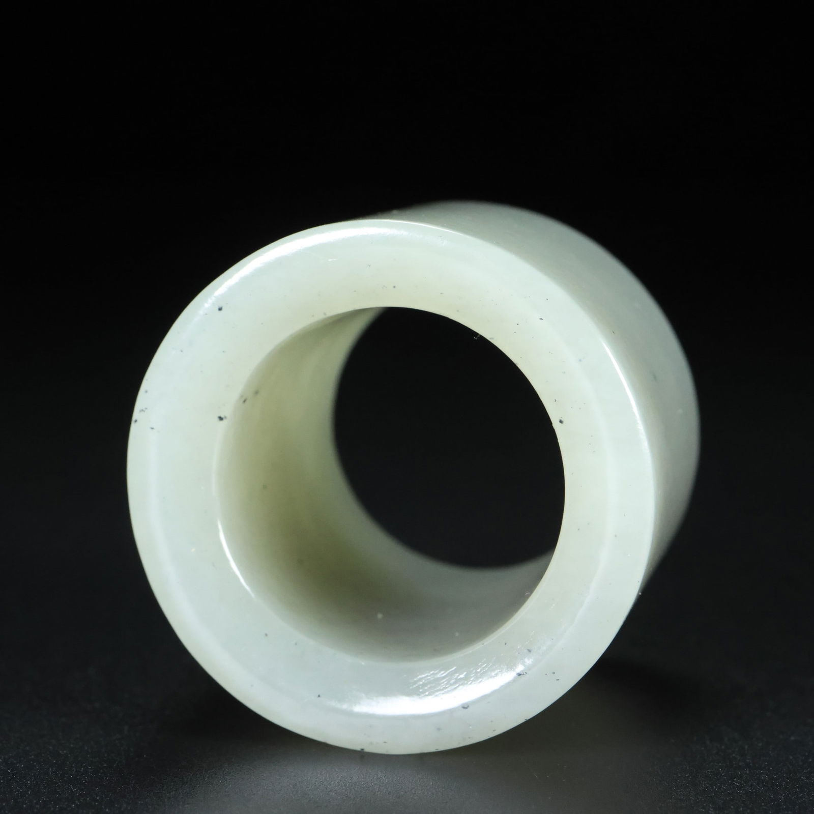 An Exquisite White Jade Ring - 5