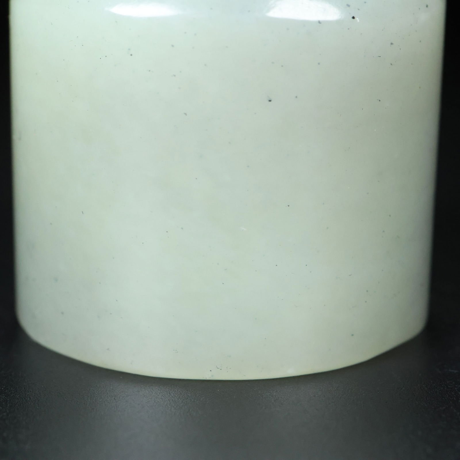 An Exquisite White Jade Ring - 7