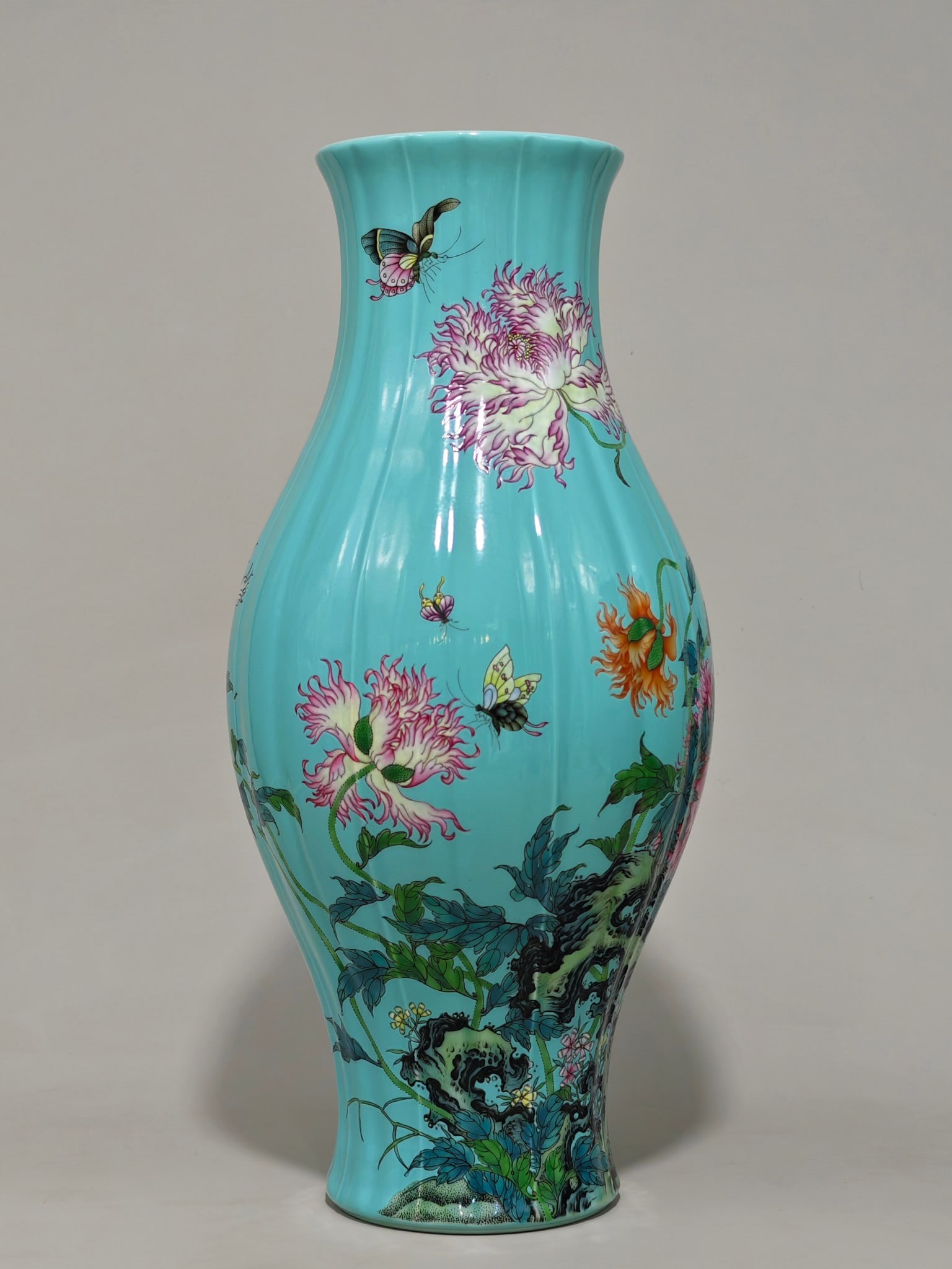 An Exquisite Enamel Flower and Butterfly Pattern Vase (1 of 8)