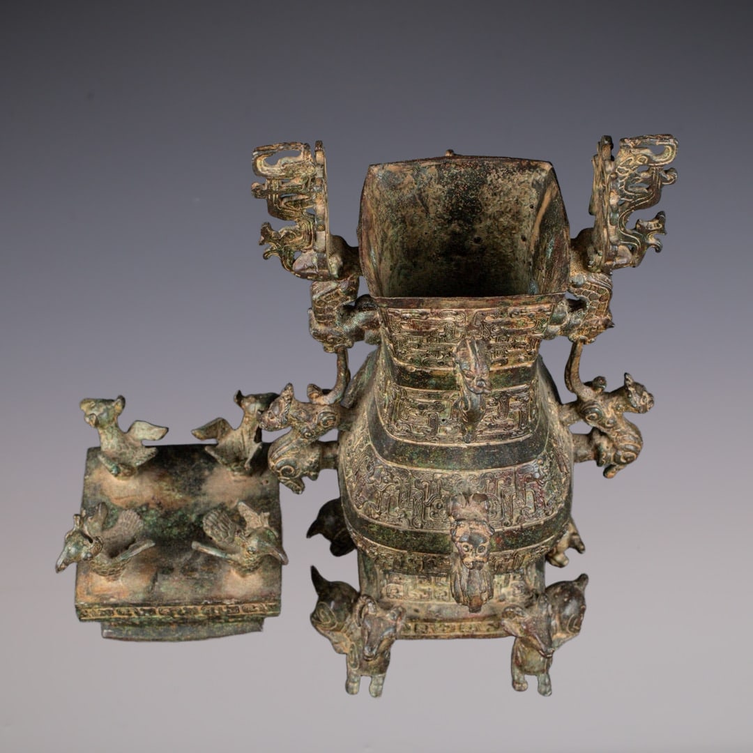 An Exquisite Bronze Beast-Face Pattern Vase - 8