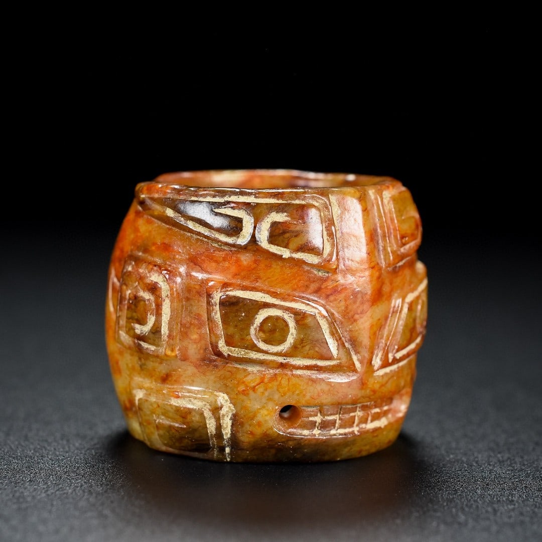 An Exquisite White Jade Beast-Face Pattern Ring - 2