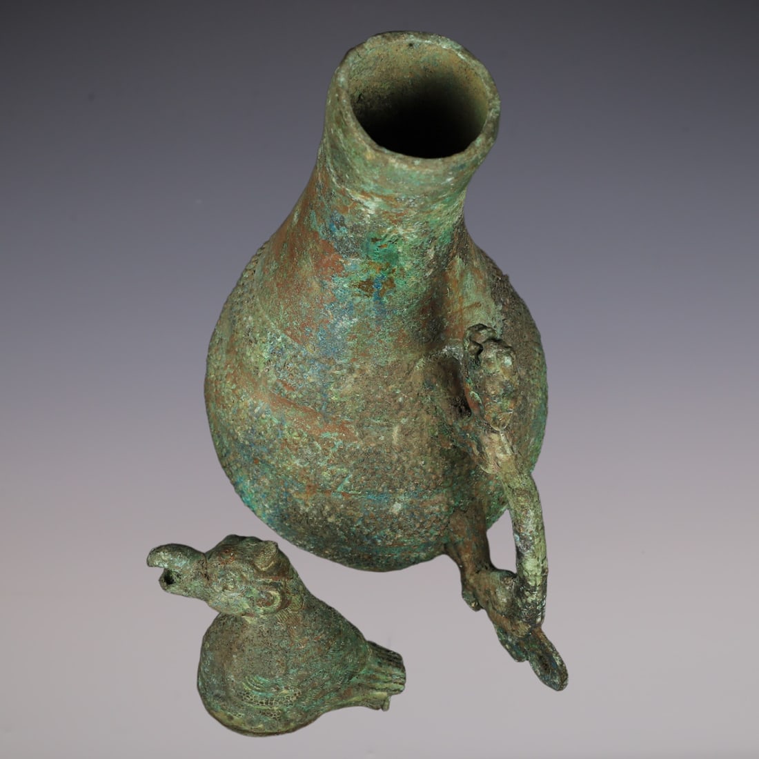 An Exquisite Bronze Bird Pattern Ewer - 8