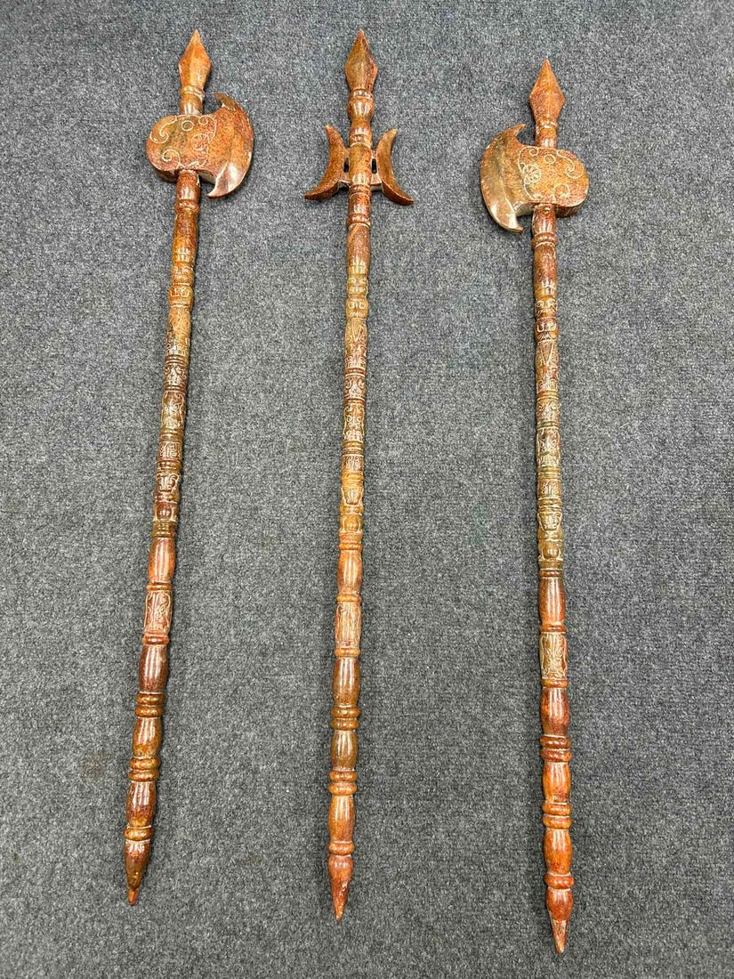 A Set of Fine White Jade Beast-Face Pattern Weapon: A Set of Fine White Jade Beast-Face Pattern Weapon Han Dynasty, China Size:41.7inx5.4inx1.2in Weight:2450g白玉一套兵器 中国汉代