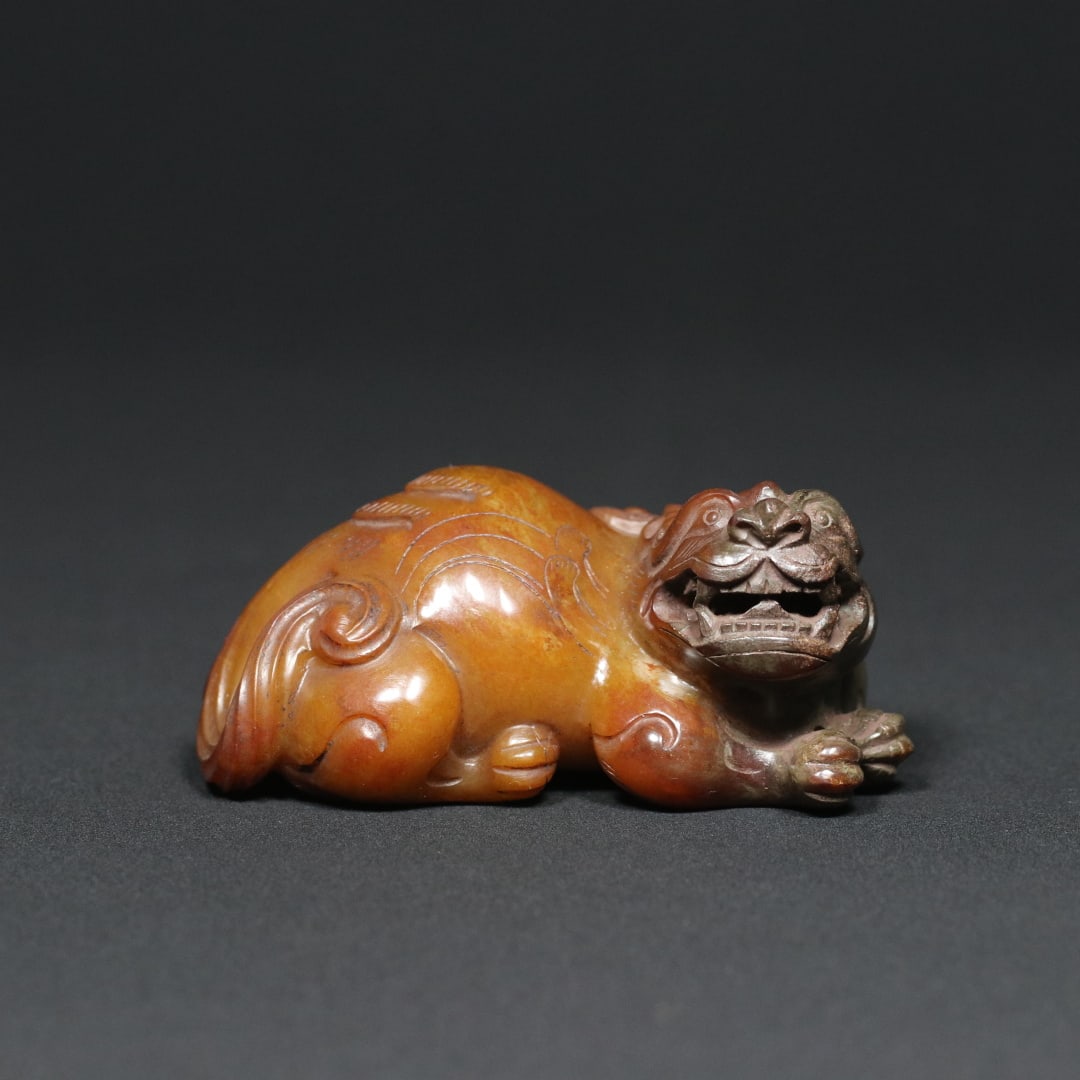An Exquisite White Jade Auspicious Beast Hand Piece (1 of 9)