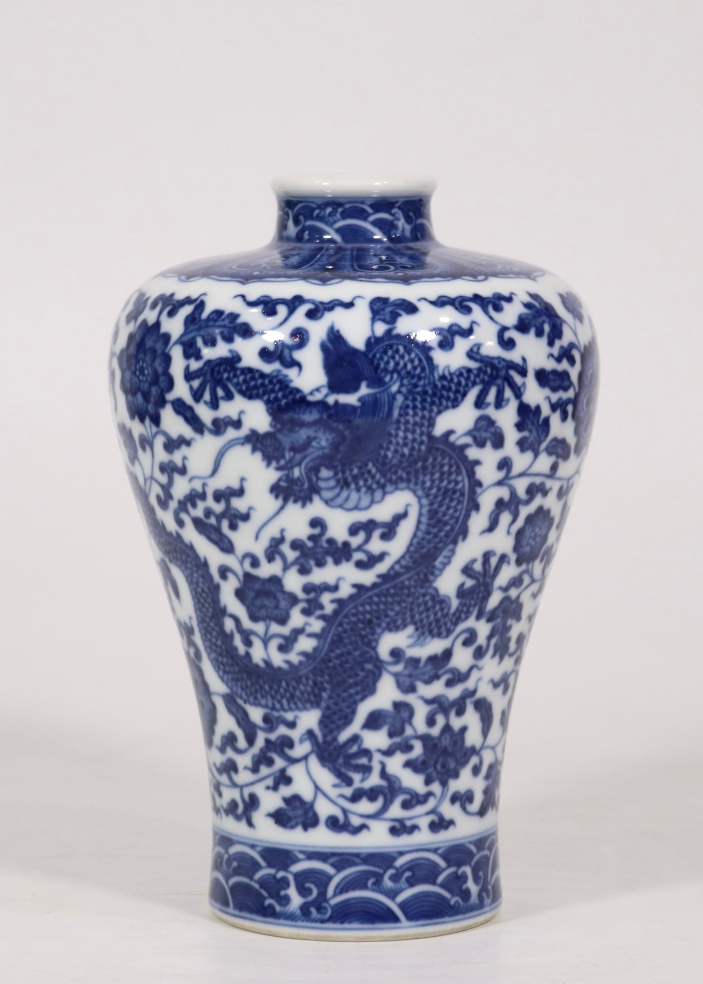An Exquisite Blue and White Lotus Pattern Seawater Pattern Dragon Pattern Vase (1 of 9)