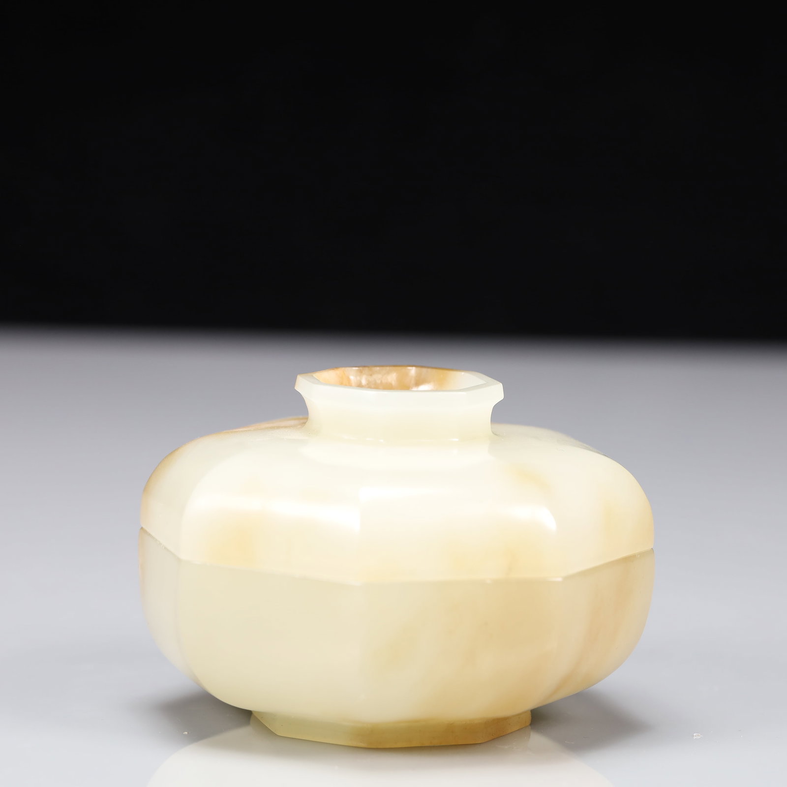 An Exquisite Green Jade Box (1 of 8)