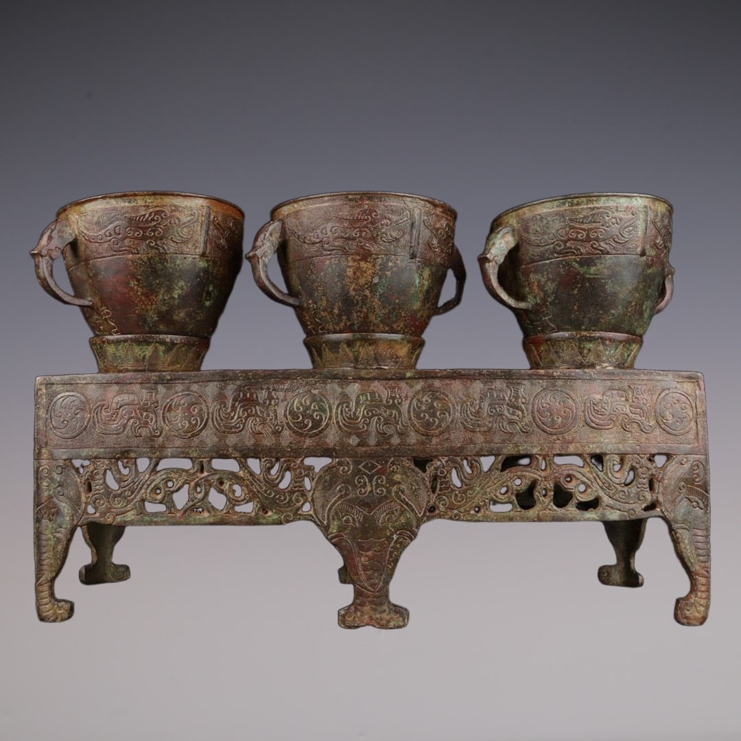 An Exquisite Bronze Bird Pattern Cup: An Exquisite Bronze Bird Pattern Cup W.Zhou , China Size:14.2inx9.1in Weight:5450g青铜三联奄 西周时期 Size:36cmx23cm Weight:5450g