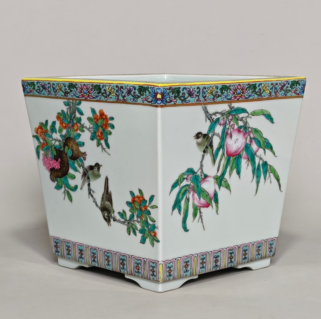 An Exquisite Famille-Rose Flower and Bird Pattern Lotus Pattern Basin (1 of 8)