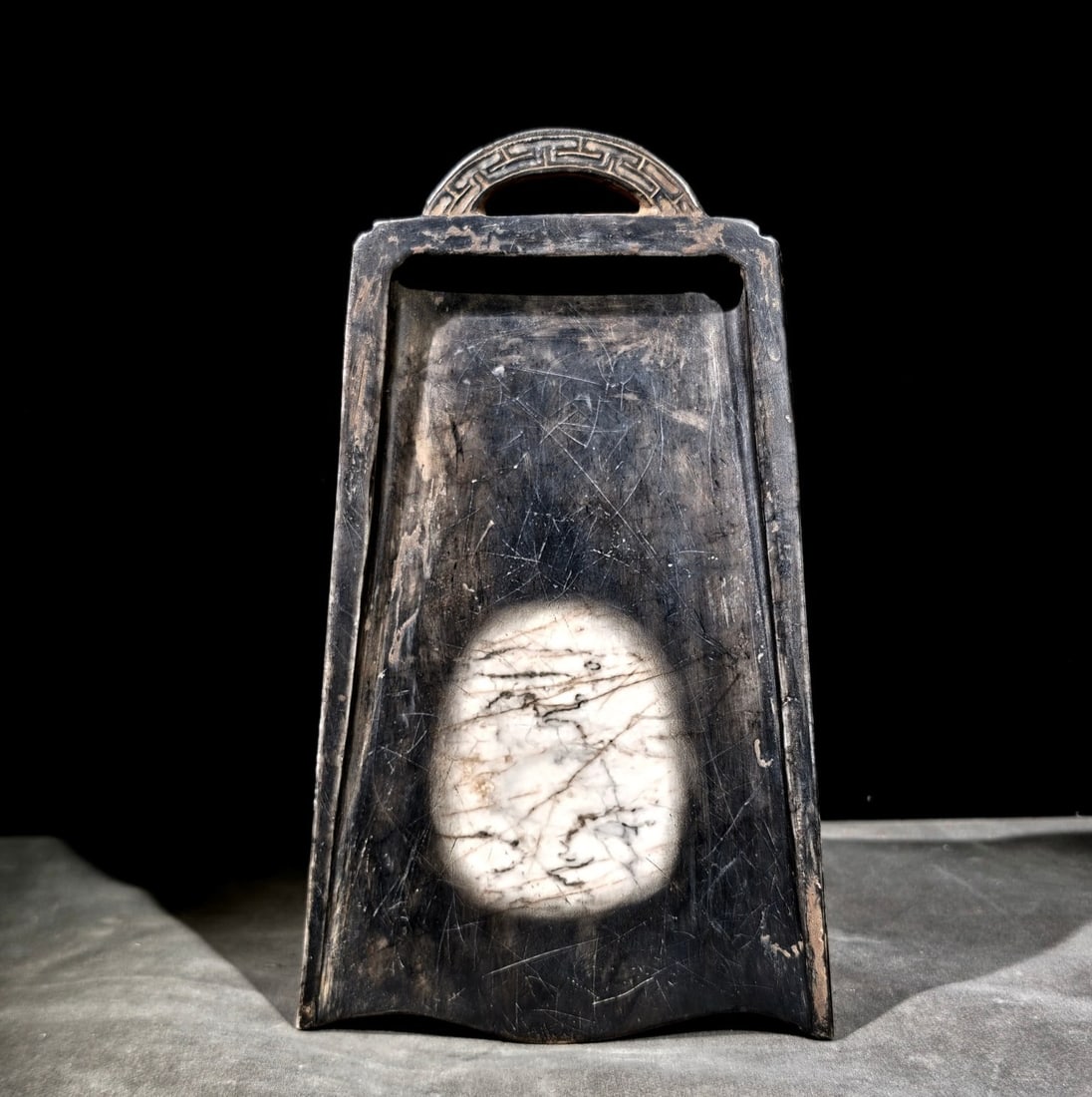 An Exquisite with poem Inkstone: An Exquisite with poem Inkstone Ma hezhi Size:9.3inx5.4inx1.2in天然冰纹白端砚 马和之 Size:23.5cmx13.8cmx3cm