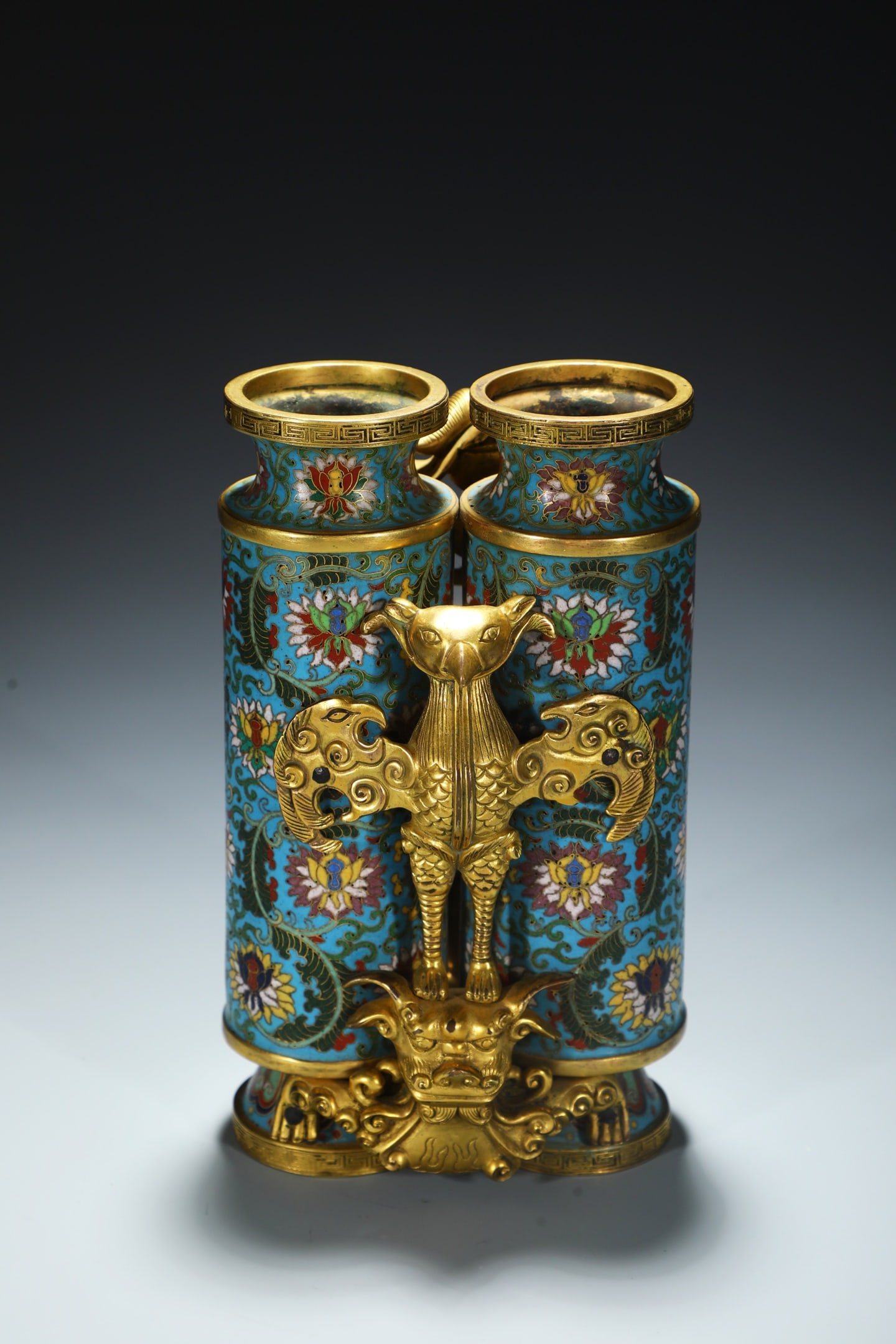 An Exquisite Cloisonne Lotus Pattern Dragon and Phoenix Pattern Vase: An Exquisite Cloisonne Lotus Pattern Dragon and Phoenix Pattern Vase Qing Dynasty, China Size:7.5inx4.3in Weight:2100g景泰蓝英雄双联瓶 中国&