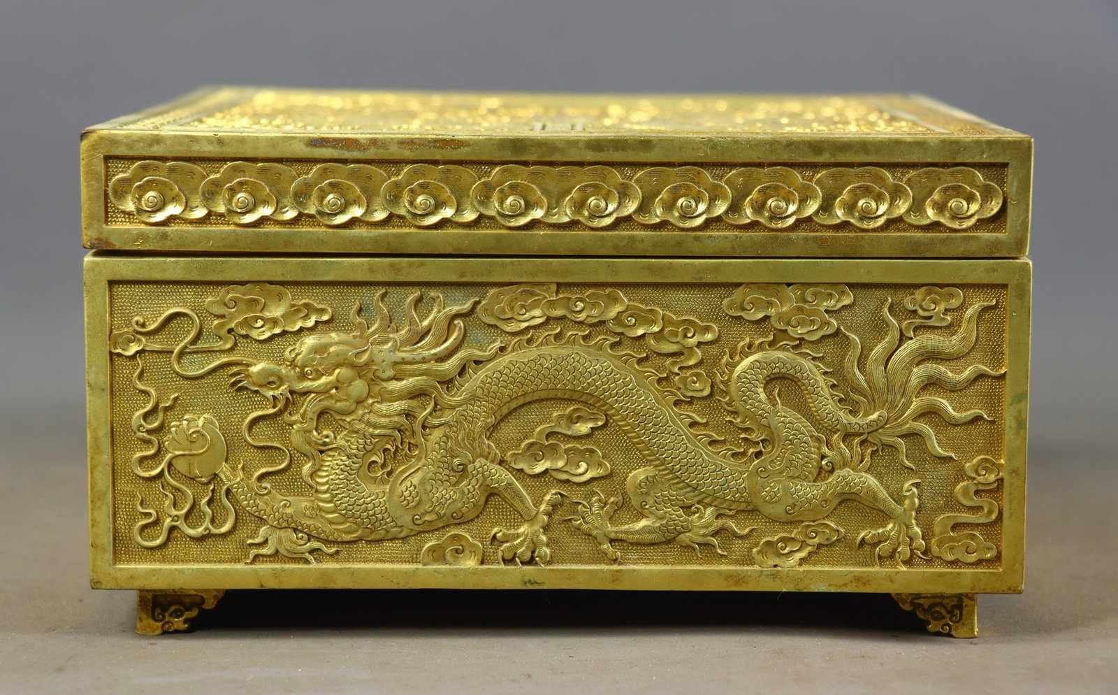 A Set of Fine Gilt Bronze Dragon Pattern Seal (1 of 9)
