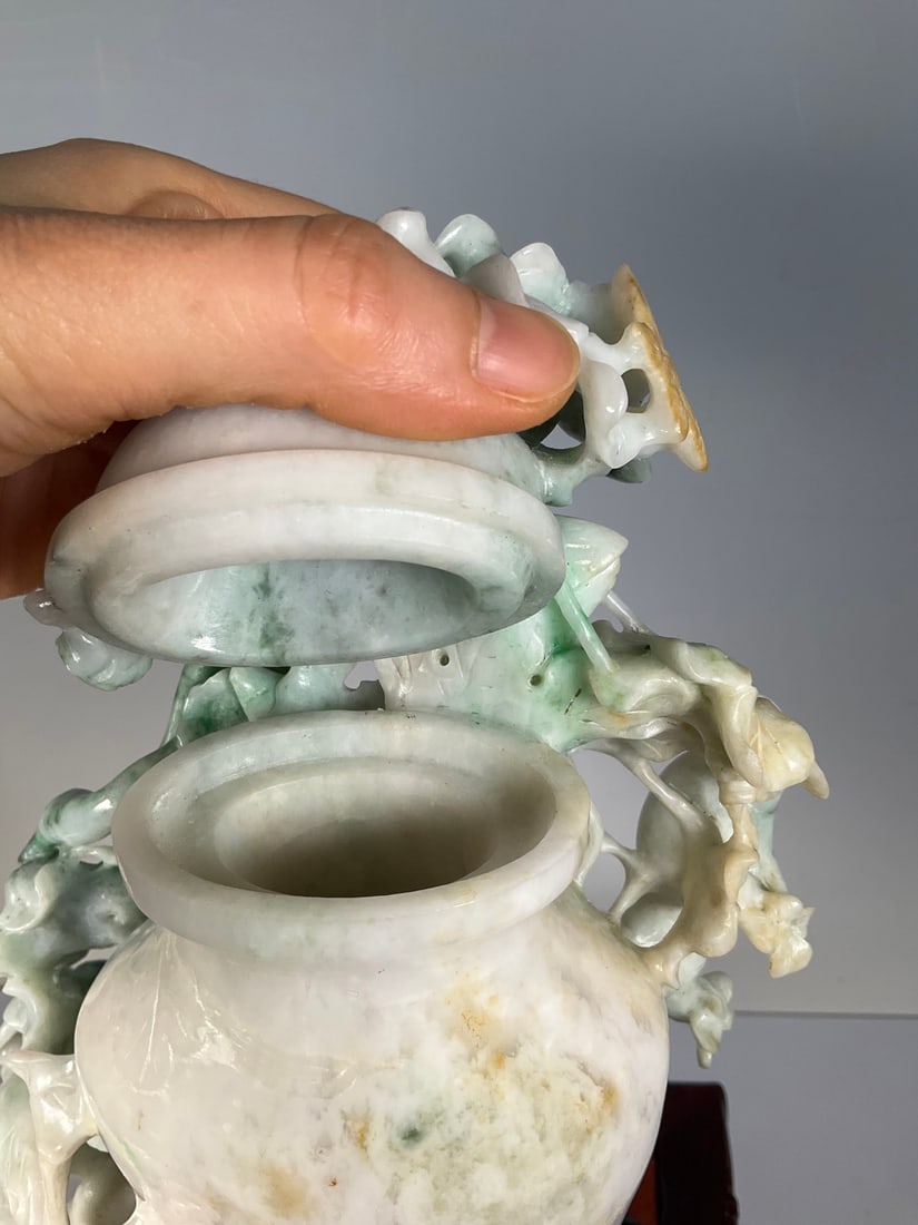 An Exquisite Jadeite Auspicious Beast Pattern Melon and Fruit Pattern Vase - 8