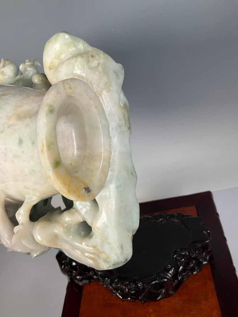 An Exquisite Jadeite Auspicious Beast Pattern Melon and Fruit Pattern Vase - 9