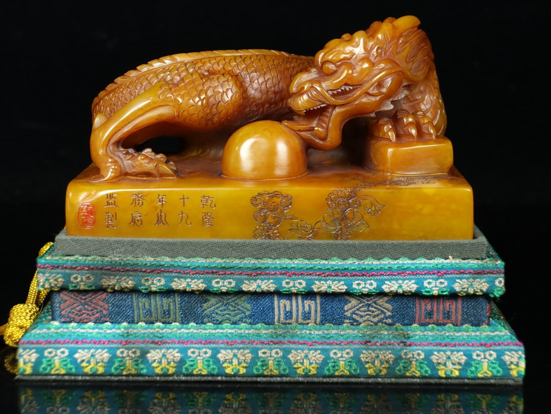 An Exquisite Shoushan Stone Dragon Seal Ornament: An Exquisite Shoushan Stone Dragon Seal Ornament Qing Dynasty, China Size:3.1inx5.7inx3.5in Weight:1301g寿山石龙印章摆件 中国清代