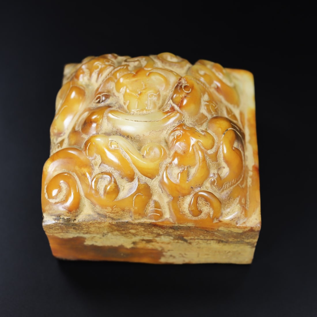 An Exquisite White Jade Dragon Pattern Seal (1 of 10)