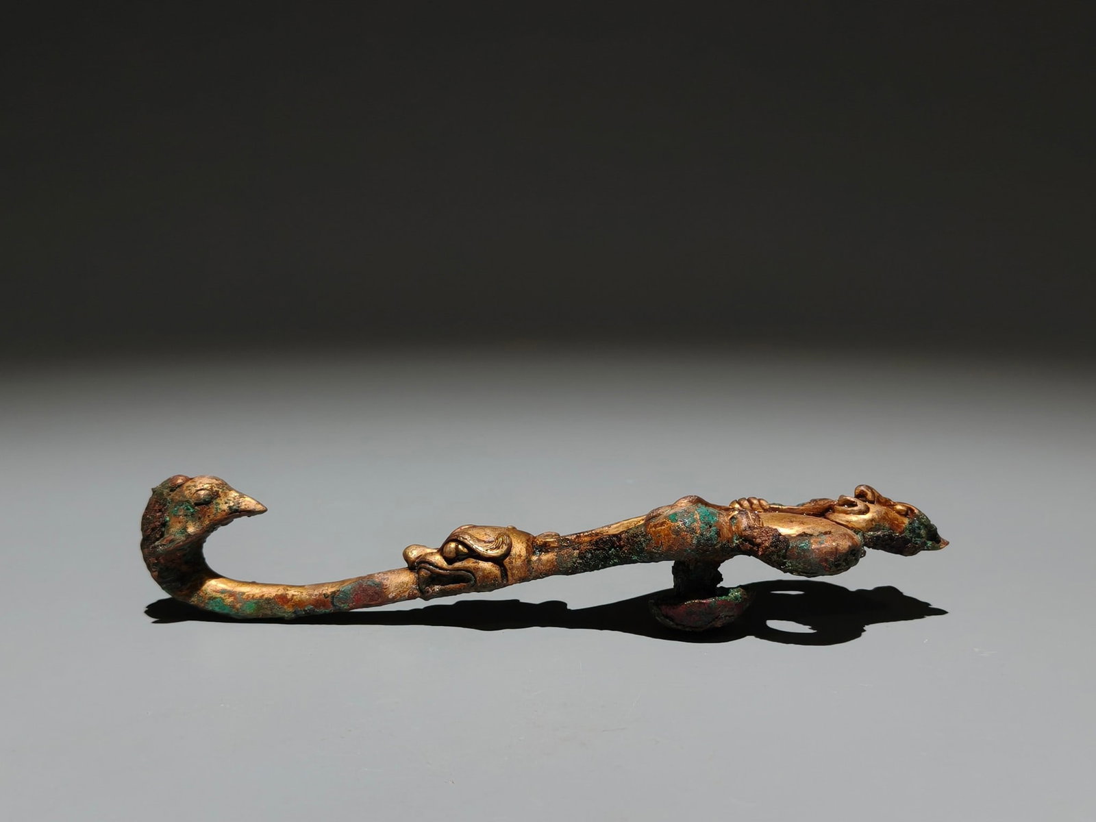 An Exquisite Gilt Bronze Beast-Face Pattern Hook - 4