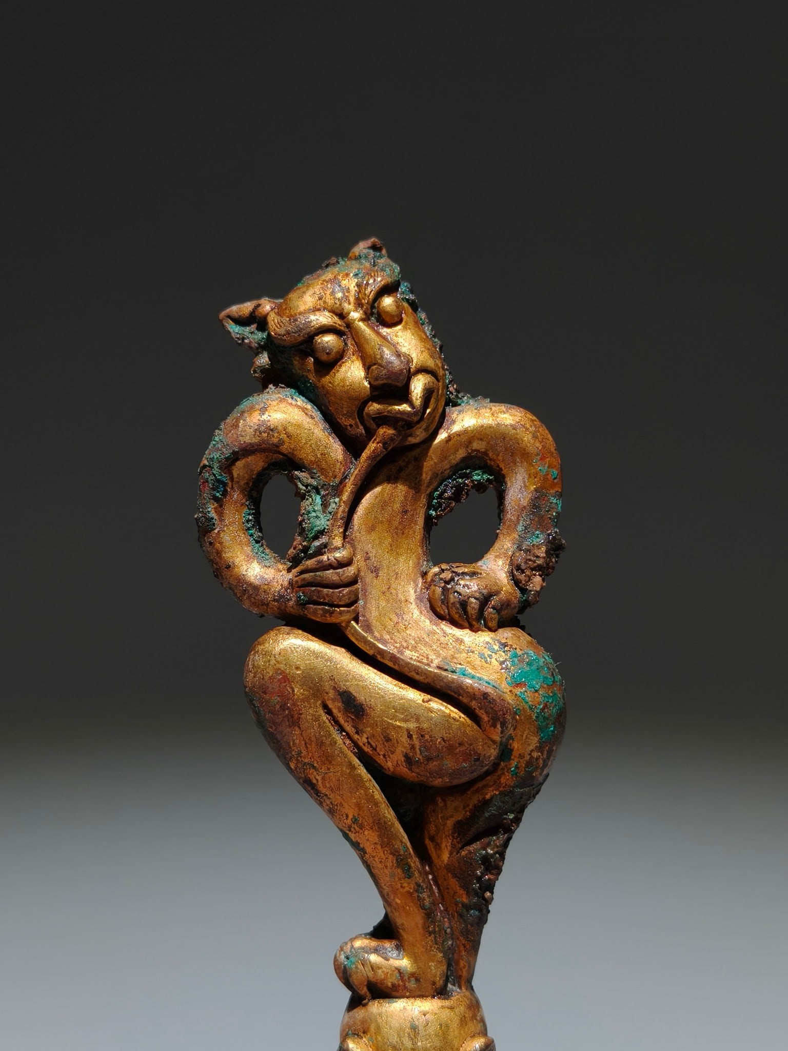 An Exquisite Gilt Bronze Beast-Face Pattern Hook - 7