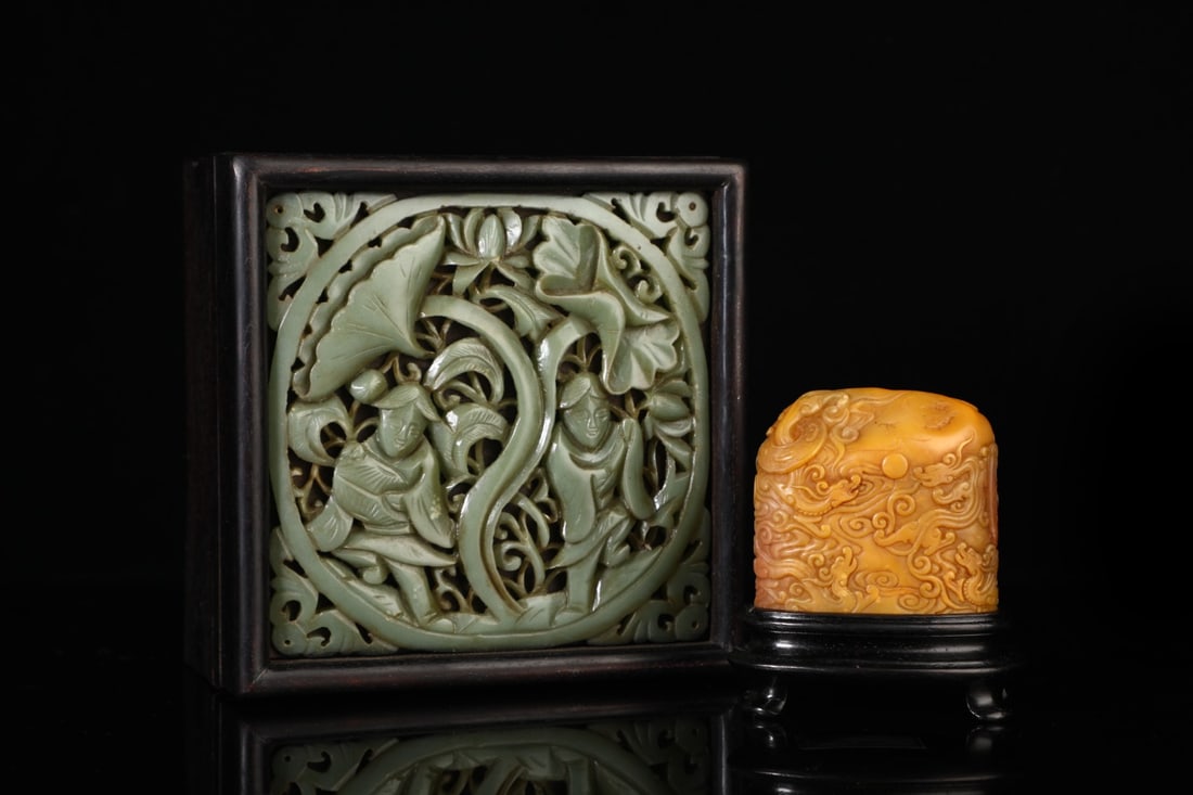 An Exquisite Tianhuang Stone Dragon Pattern Ornament: An Exquisite Tianhuang Stone Dragon Pattern Ornament,Qing Dynasty, China,Cangmen Mark,Size:2.4inx2.4in,Weight:174g 田黄石龙纹摆件,中国清