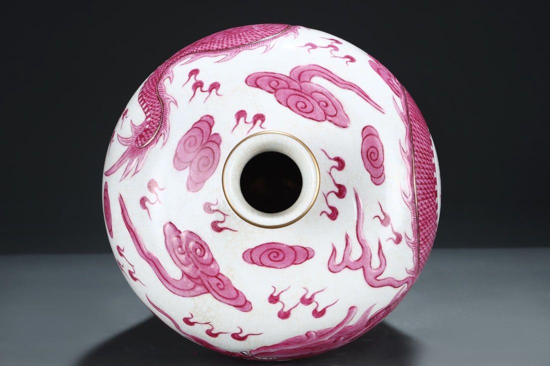 A Huge Ruby Red-Glazed Painted Gold Auspicious Cloud and Dragon Pattern Vase,With Vertical Scroll - 4