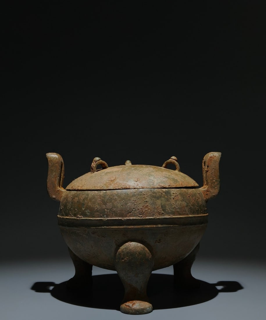 An Archaic Bronze Double-Ears and Tripod Food Vessel: An Archaic Bronze Double-Ears and Tripod Food Vessel,Han Dynasty, China,Size:7.1inx8.9inx7.5in 青铜双耳三足食器,中国汉代