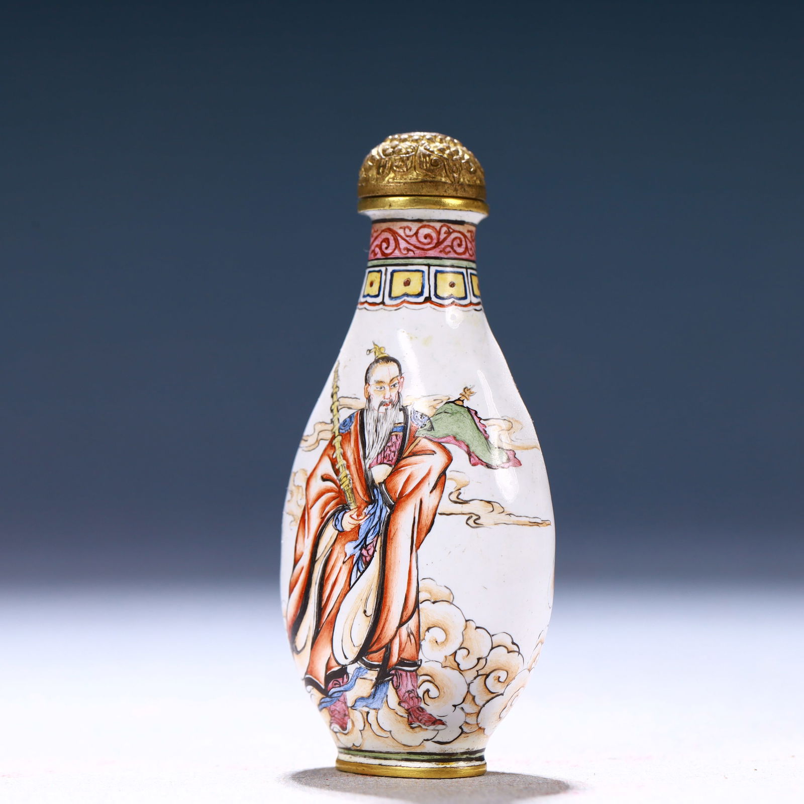 An Exquisite Painted Enamel Auspicious Cloud and Figure Pattern Snuff Bottle - 2