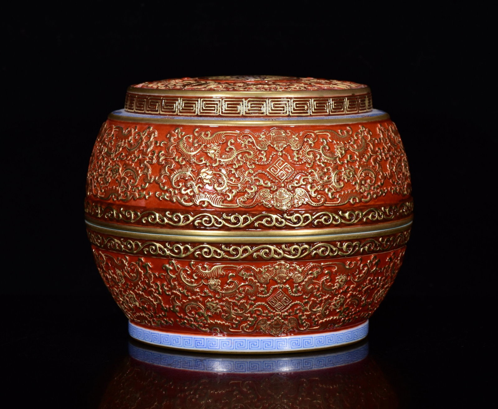 An Exquisite Iron-Red Glazed Painted Gold Eight Treasures,Bats and Peach Pattern Cover Box (1 of 9)