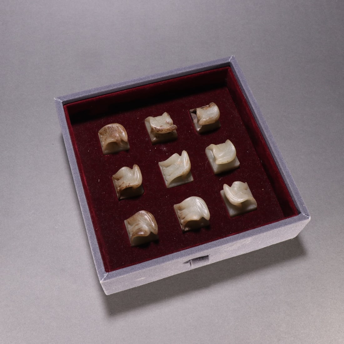 A Set of Fine White Jade Bird Pattern Seal: A Set of Fine White Jade Bird Pattern Seal,Qing Dynasty, China,Size:1.1inx0.9in,Weight:(Single)29.4g 一套白玉鸟纹印章,中国清代