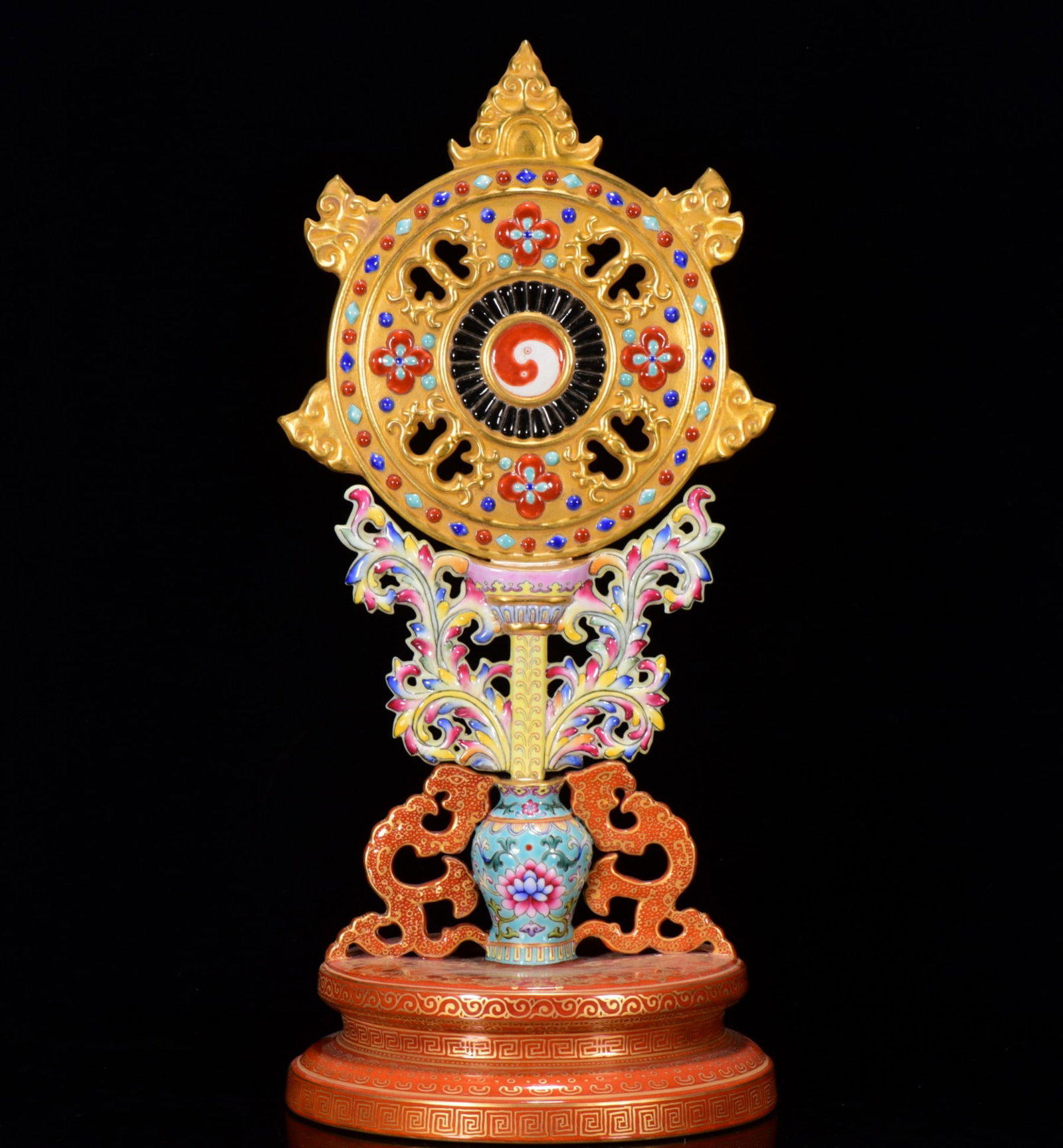 A Rare Enamel Gilt Flower Pattern Ornament: A Rare Enamel Gilt Flower Pattern Ornament,Qing Dynasty, China,Qianlong Four-character Mark,Size:15inx7.1in 珐琅彩鎏金花卉纹摆件,中
