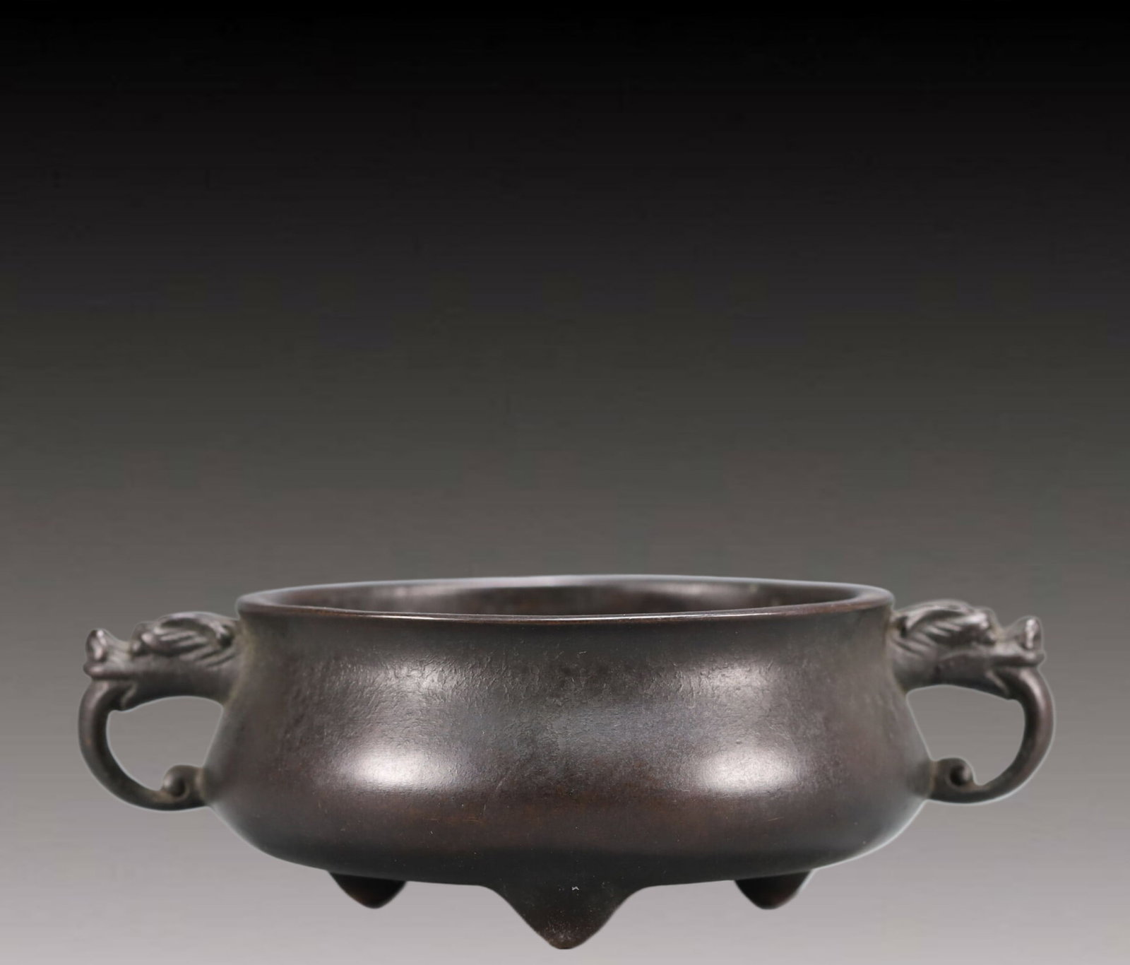 An Exquisite Bronze Double-Ears and Tripod Censer (1 of 8)