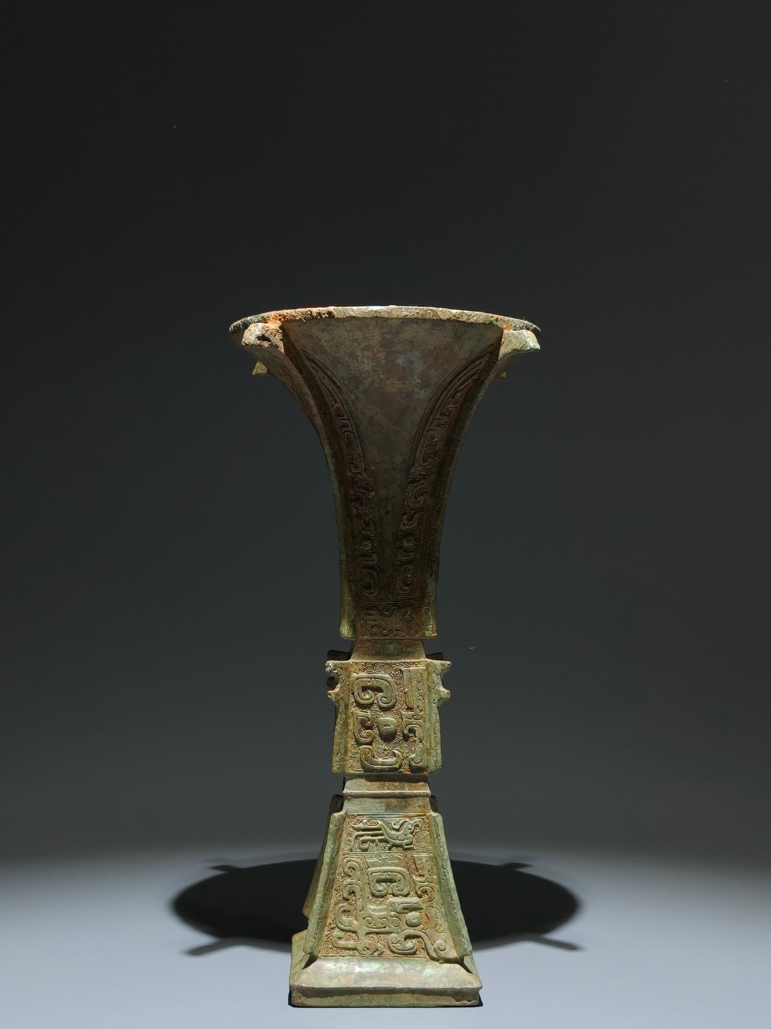 An Archaic Bronze Beast-Face Pattern Vase - 4