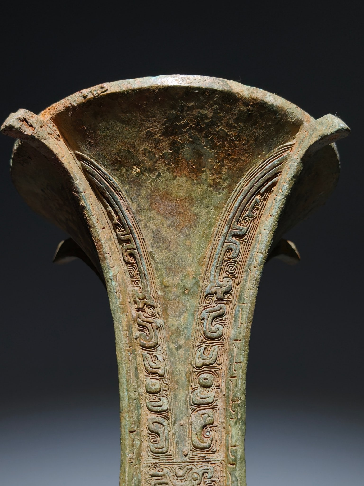 An Archaic Bronze Beast-Face Pattern Vase - 6