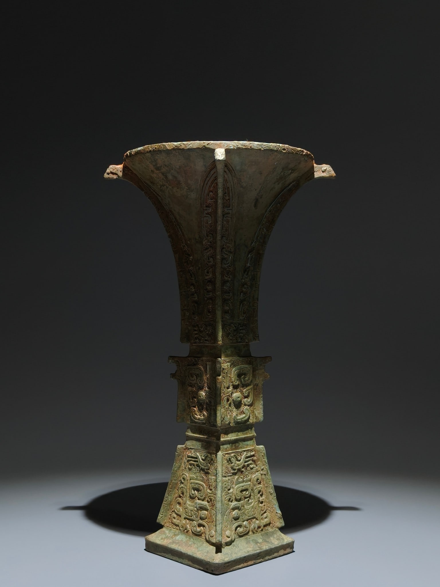 An Archaic Bronze Beast-Face Pattern Vase - 7